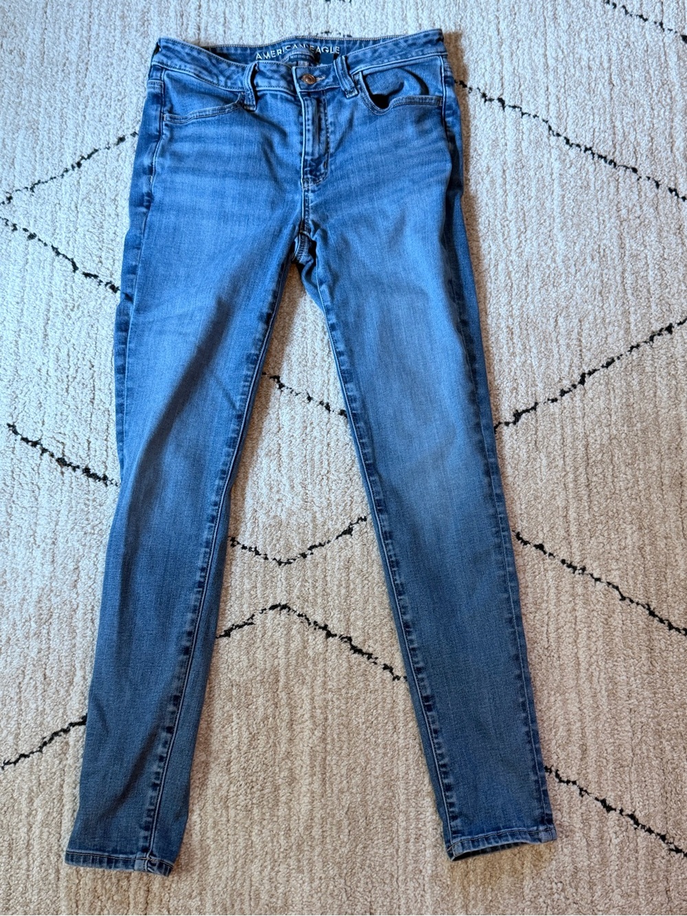 American Eagle Women’s Size 6 Regular Skinny Jeans Medium Wash Stretch Denim